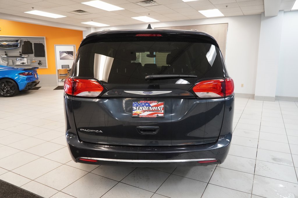 Used 2019 Chrysler Pacifica Touring-L image 8