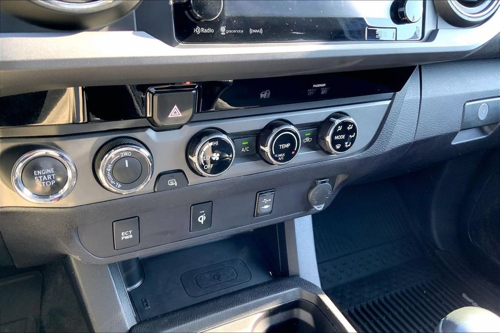 Used 2016 Toyota Tacoma TRD Off-Road w/ Towing Package AWD/4WD image 31