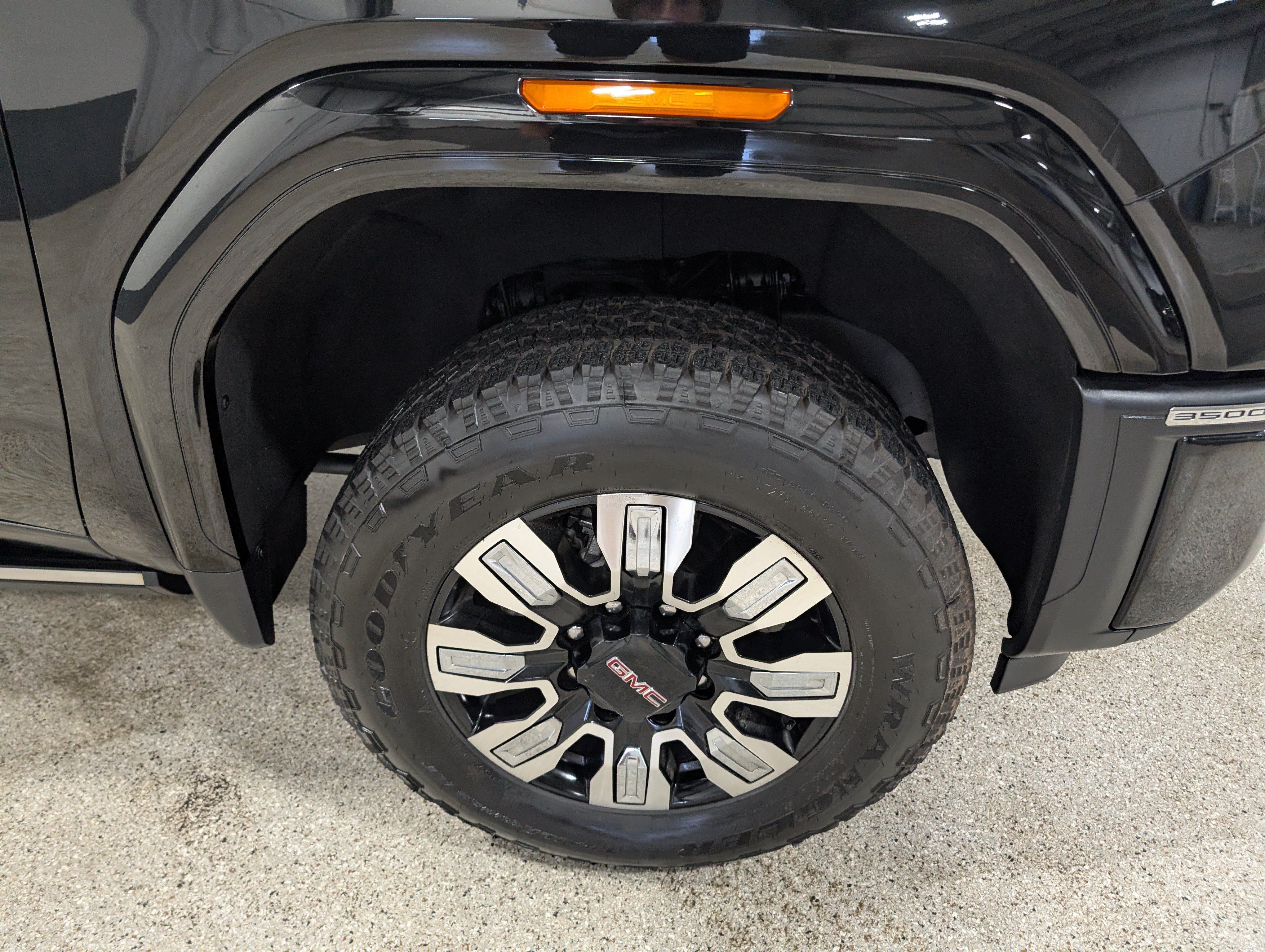Used 2024 GMC Sierra 3500 Denali Ultimate AWD/4WD image 15