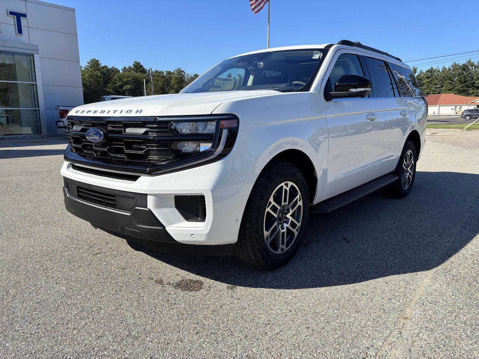 New 2025 Ford Expedition Active image 7