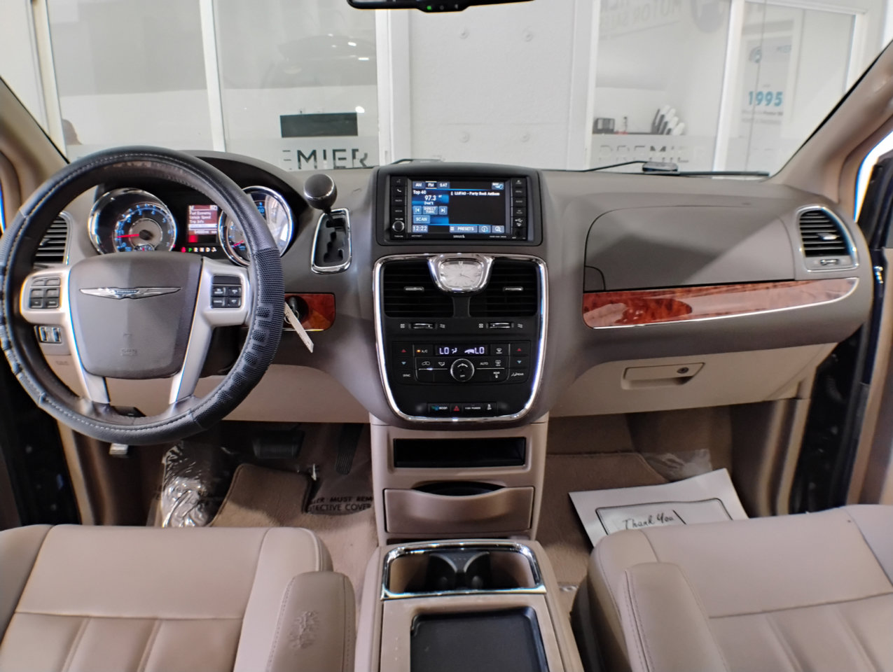 Used 2016 Chrysler Town & Country Touring image 30