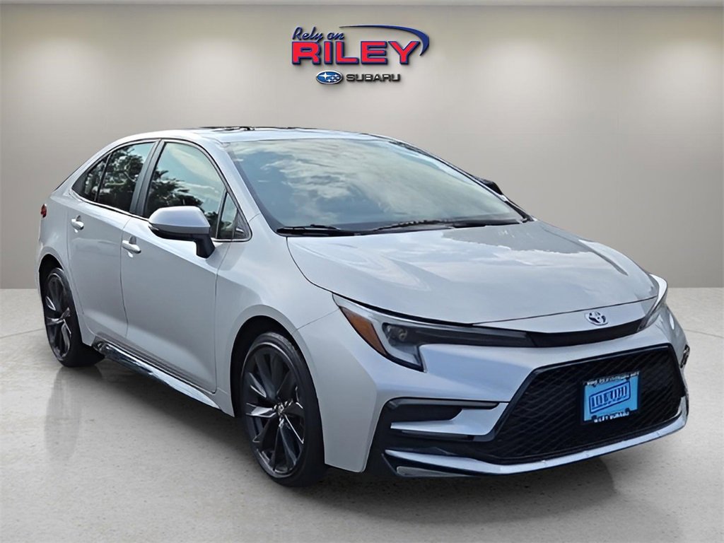 Used 2023 Toyota Corolla SE w/ SE Package image 7