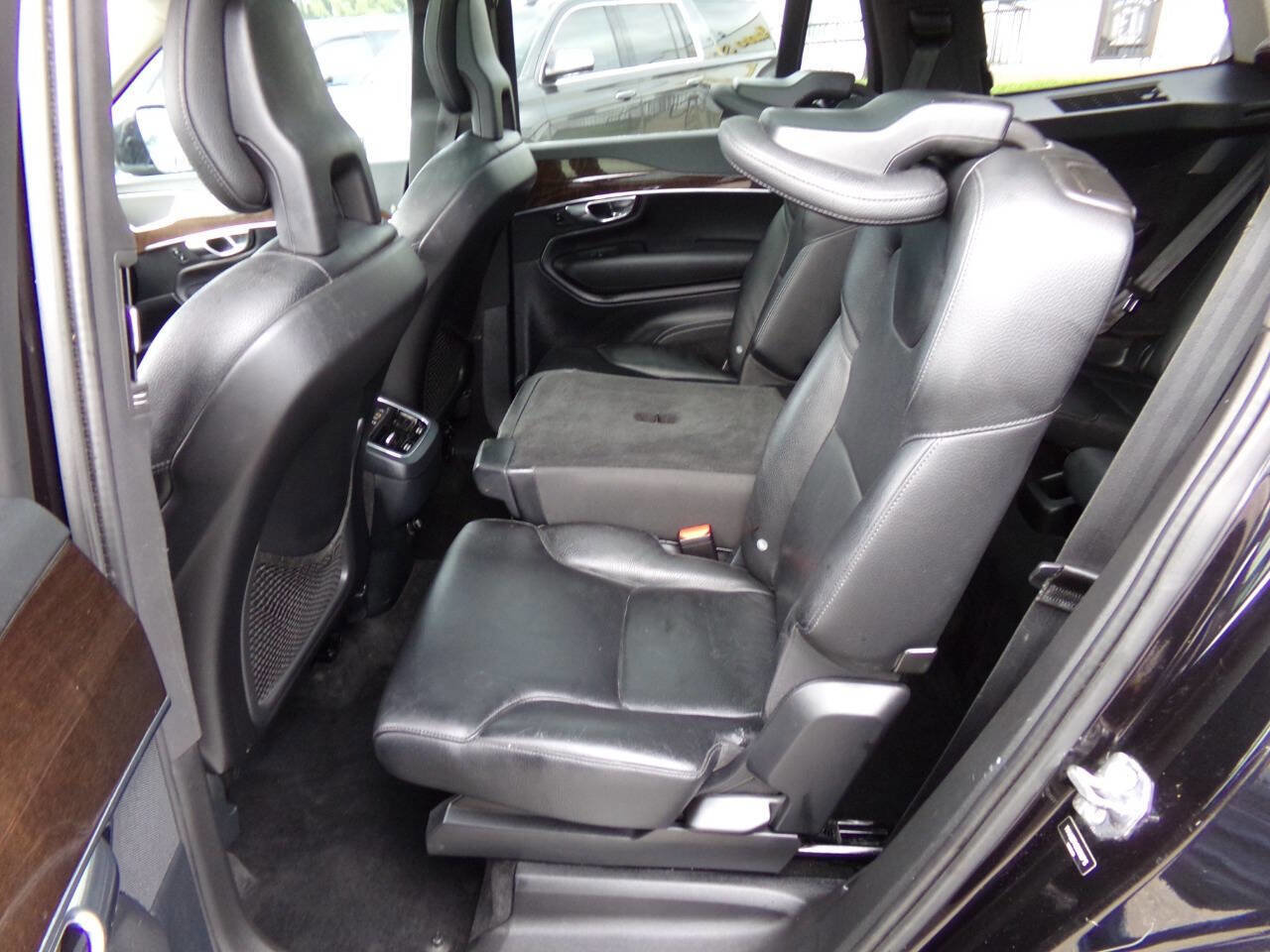 Used 2016 Volvo XC90 T6 Momentum w/ Momentum Plus Package image 11