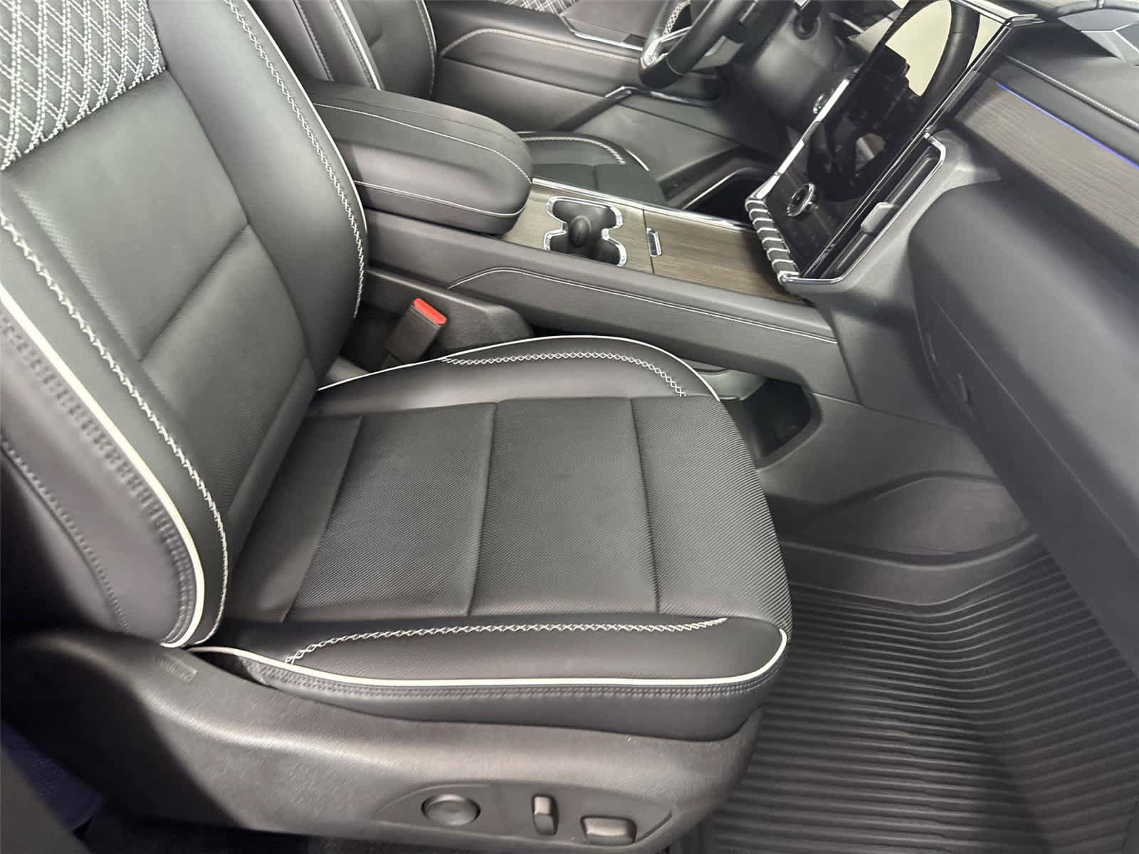 Used 2026 GMC Acadia Denali w/ Super Cruise Package AWD/4WD image 13
