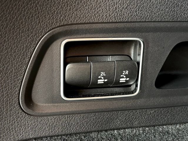 Used 2025 Mercedes-Benz GLS 580 4MATIC image 36