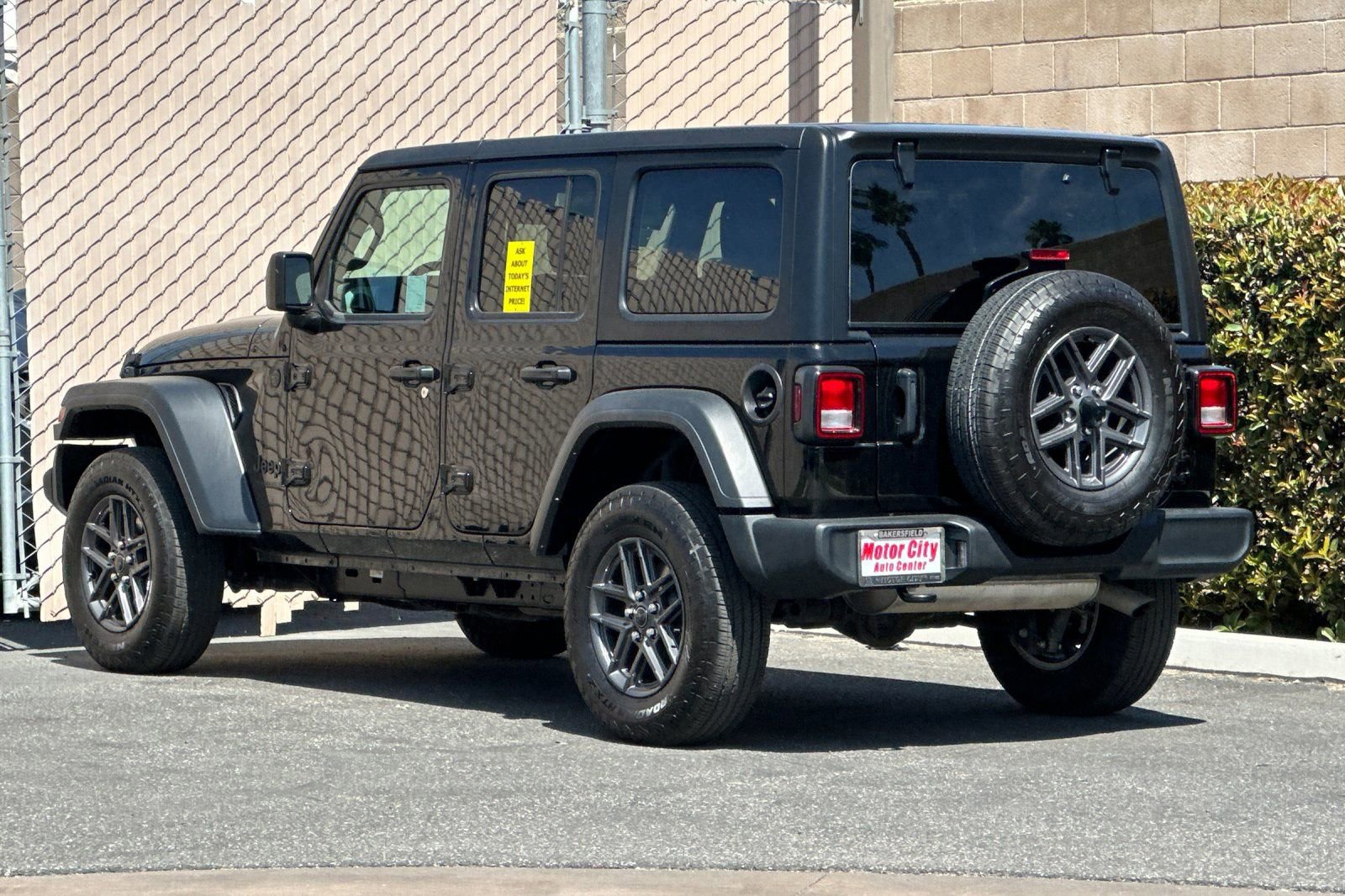 Used 2025 Jeep Wrangler Unlimited Sport AWD/4WD image 6
