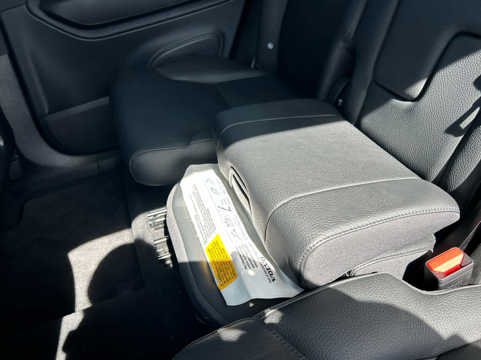 Used 2023 Volvo XC90 B6 Plus image 16