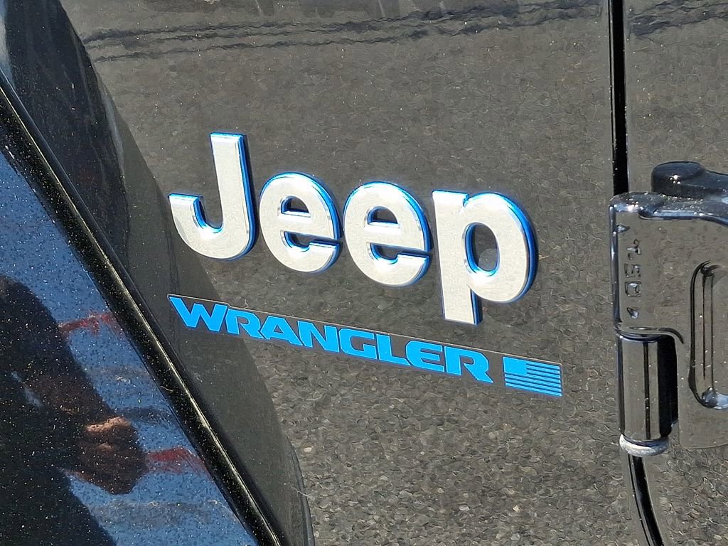 Used 2024 Jeep Wrangler Unlimited Sahara w/ Dual Top Group AWD/4WD image 31