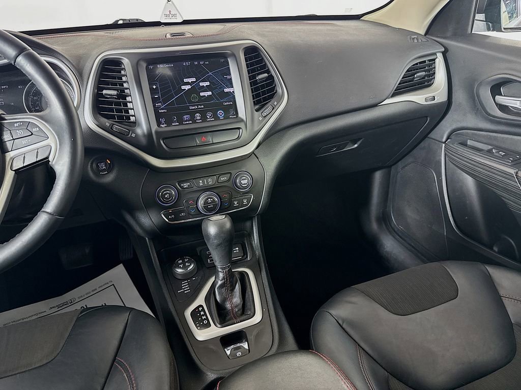 Used 2016 Jeep Cherokee Trailhawk w/ Comfort/Convenience Group AWD/4WD image 27
