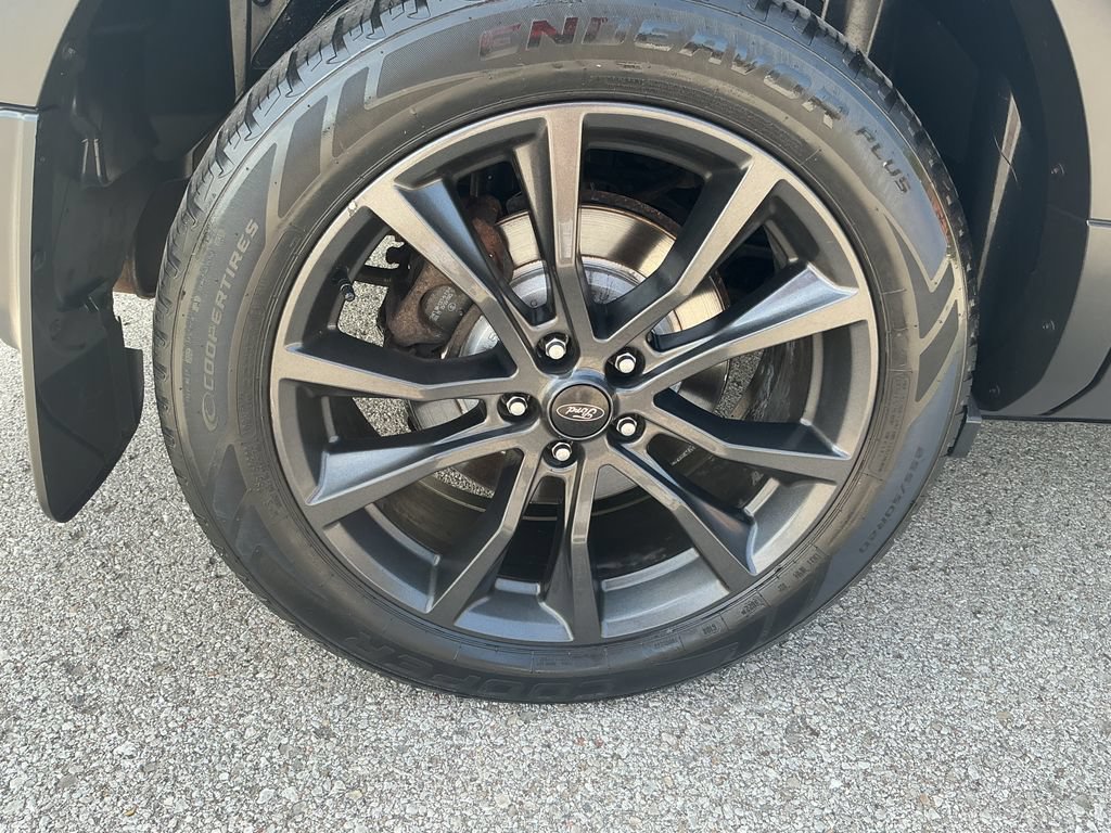 Used 2019 Ford Explorer XLT w/ Equipment Group 202A AWD/4WD image 19