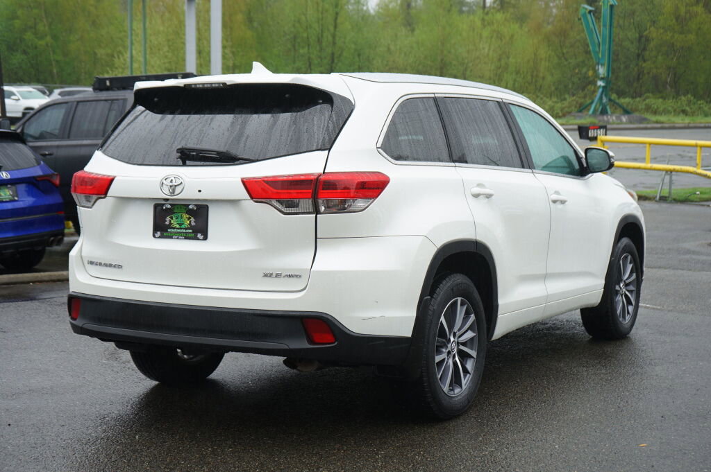 Used 2017 Toyota Highlander XLE image 5