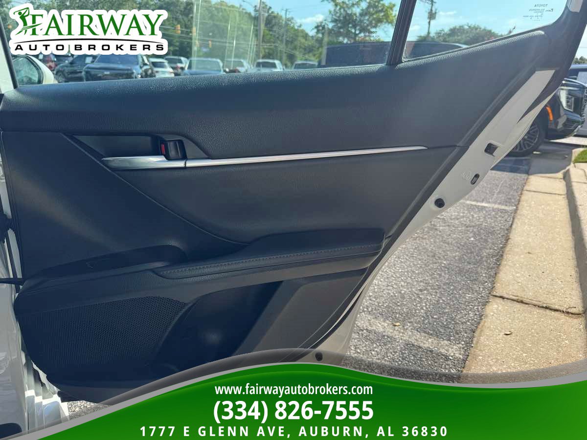 Used 2022 Toyota Camry XLE FWD image 30