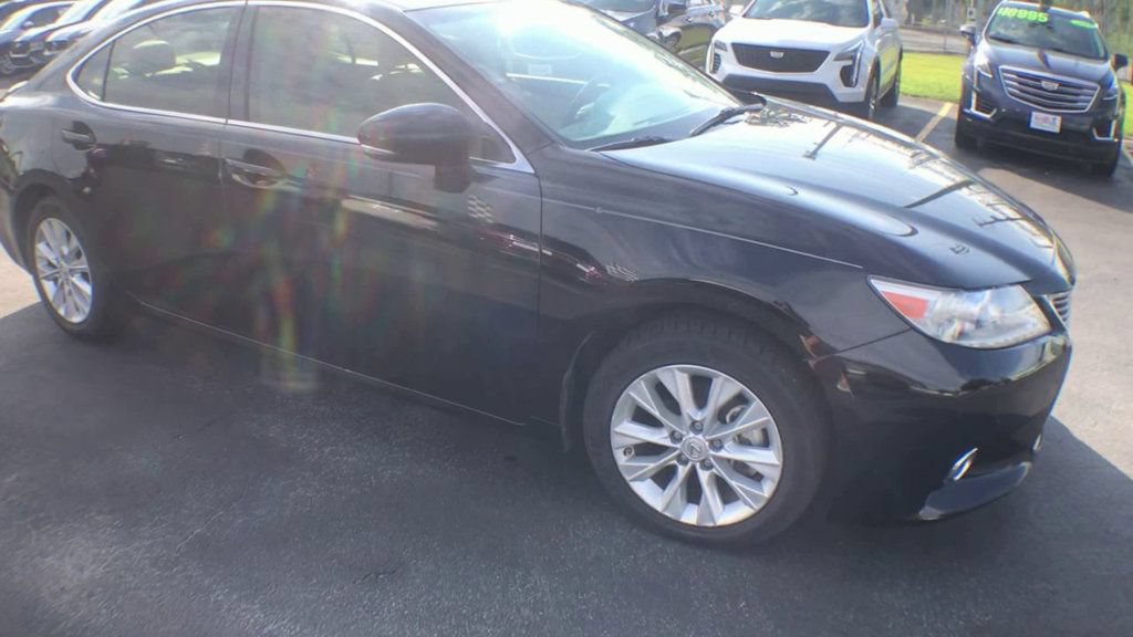 Used 2013 Lexus ES 300h w/ Luxury Pkg FWD image 2