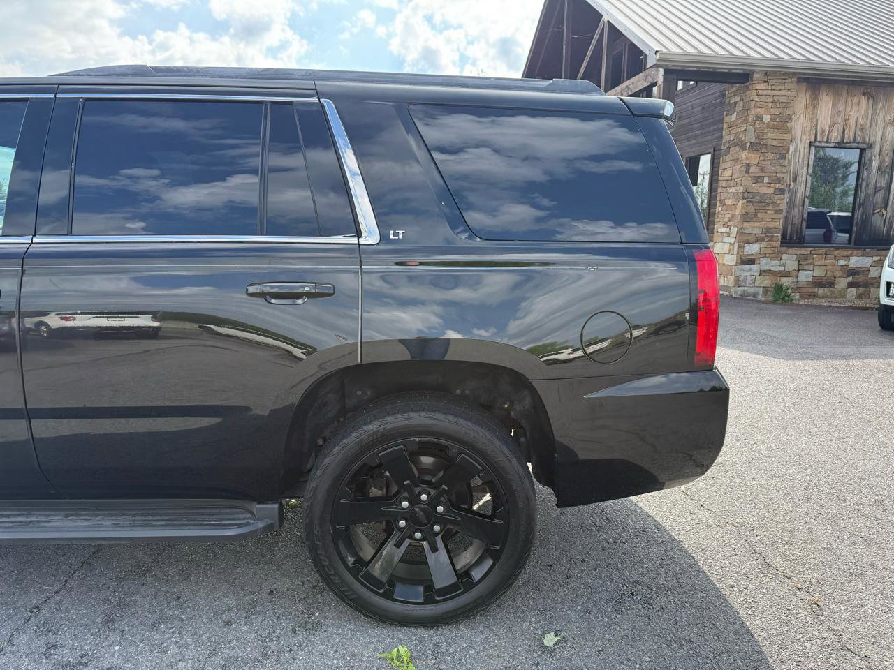 Used 2015 Chevrolet Tahoe LT w/ Luxury Package RWD image 39
