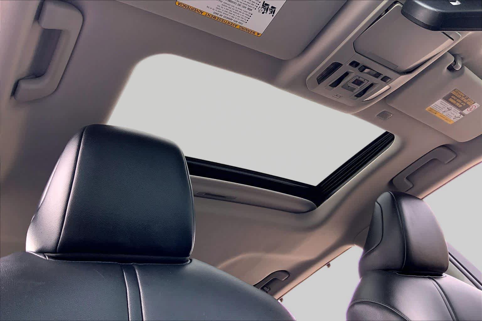 Used 2020 Toyota Highlander XLE AWD/4WD image 14