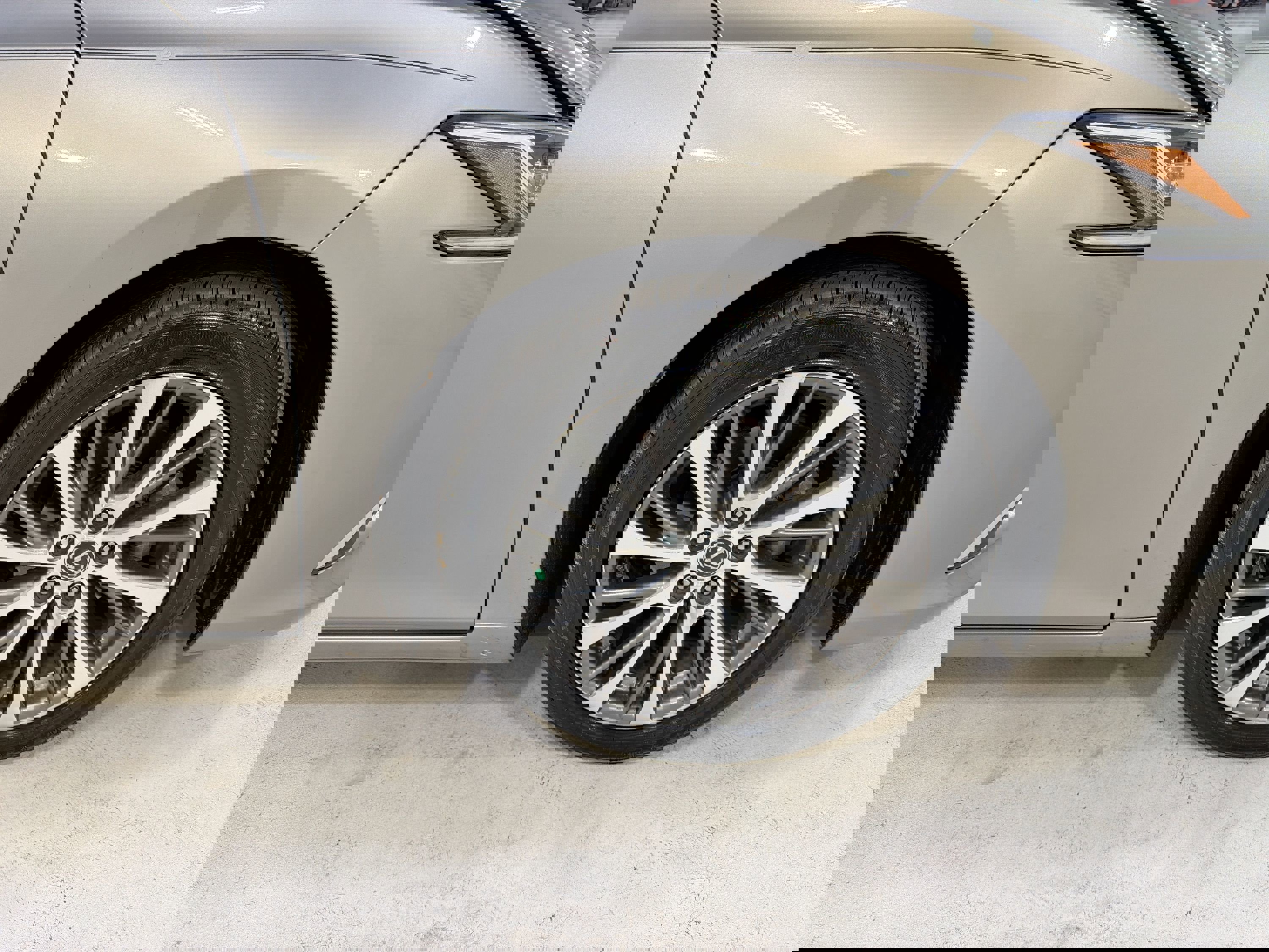 Used 2019 Lexus ES 350 w/ Ultra Luxury Package image 30