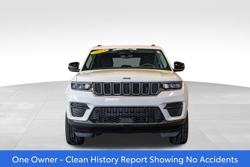 Used 2023 Jeep Grand Cherokee Laredo w/ Luxury Tech Group I image 2