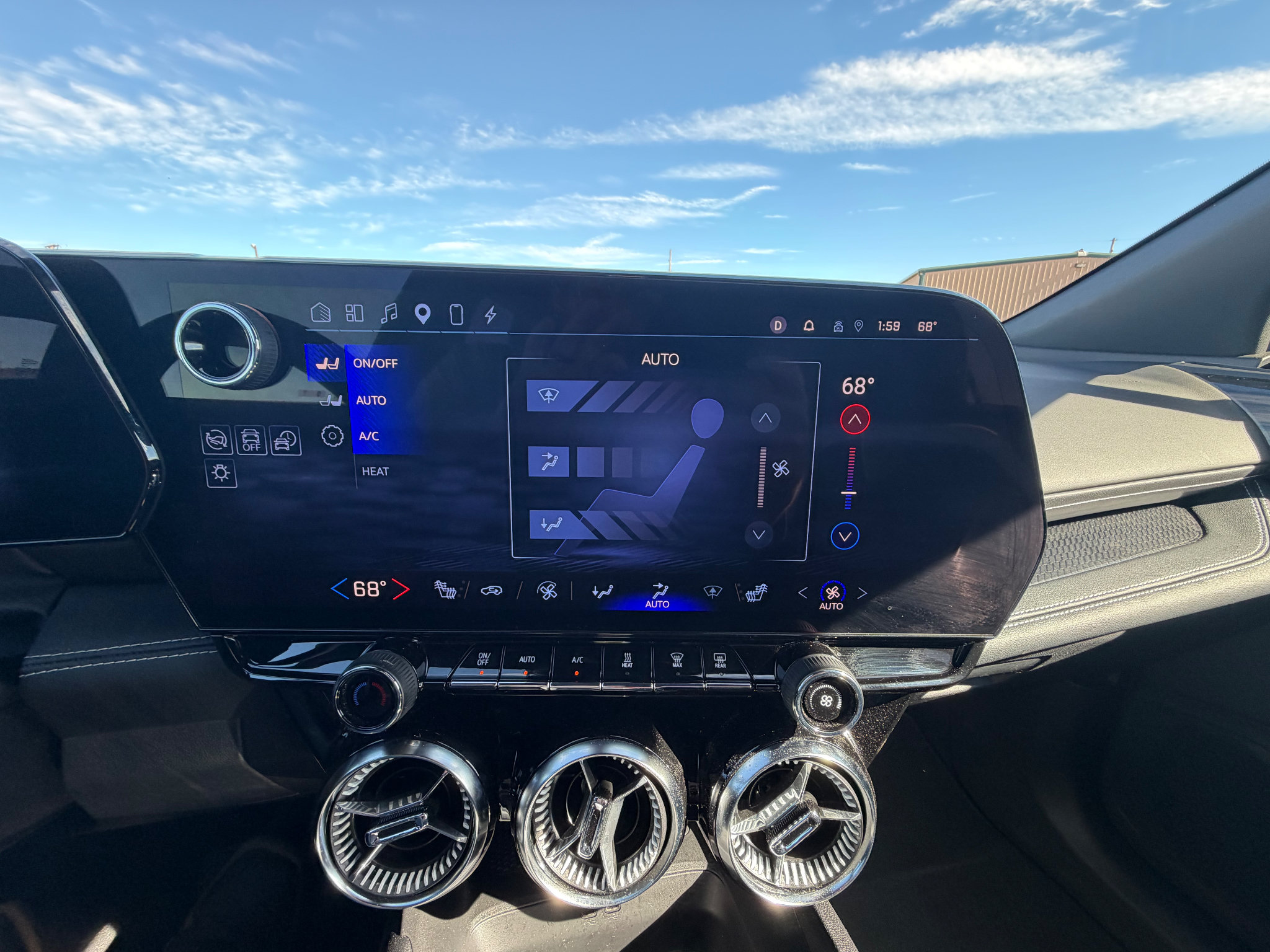 Used 2024 Chevrolet Blazer EV LT AWD/4WD image 17