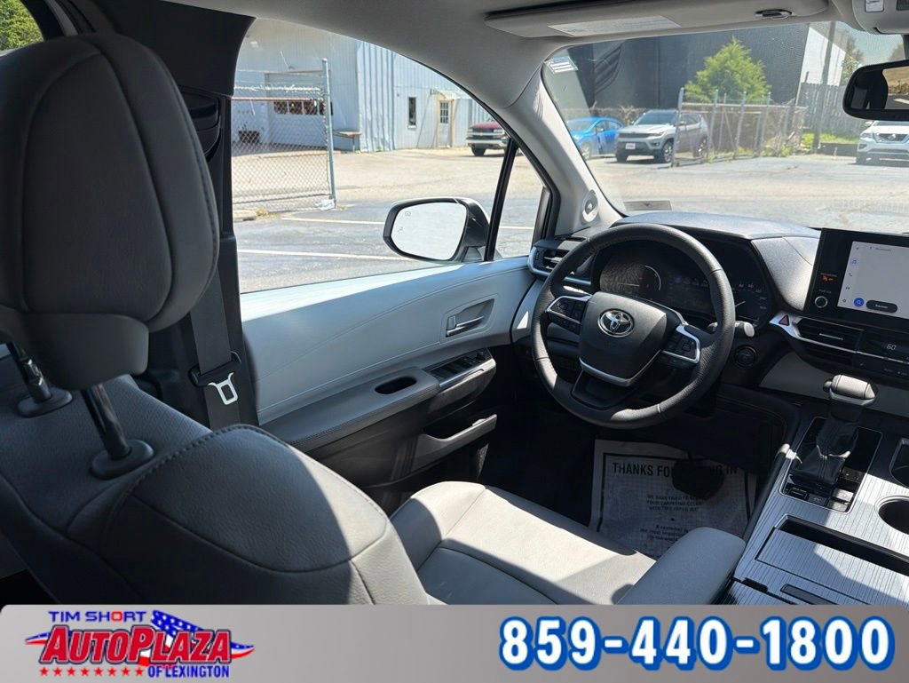 Used 2025 Toyota Sienna XLE w/ XLE Plus Package AWD/4WD image 25