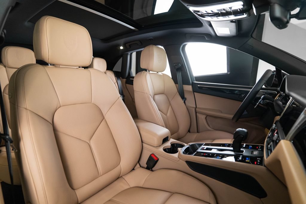 New 2026 Porsche Macan AWD/4WD image 18