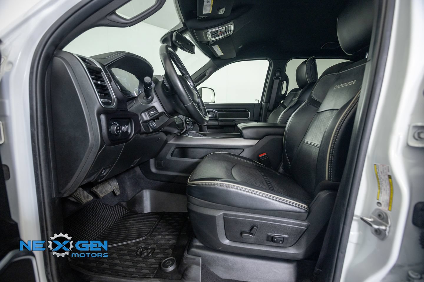 Used 2021 RAM 3500 Laramie AWD/4WD image 11