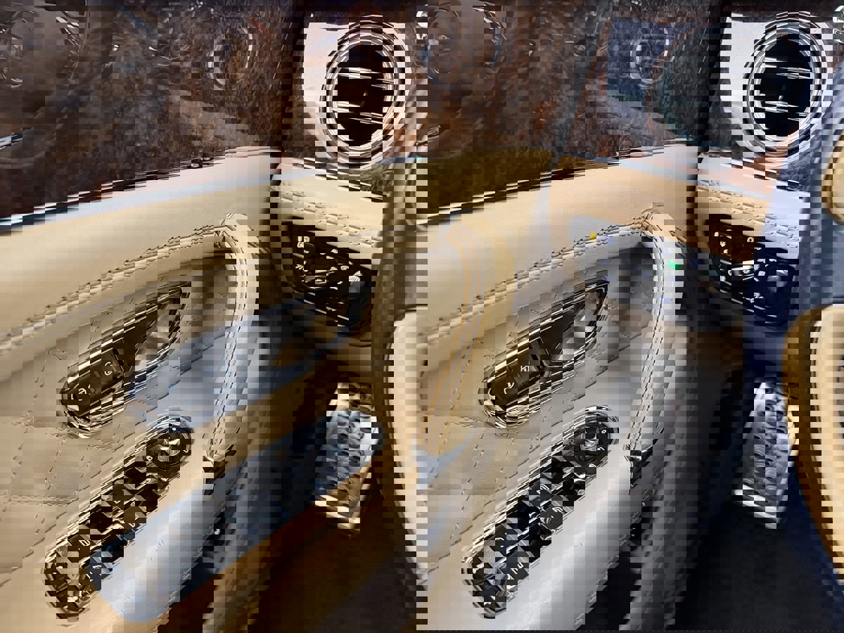 Used 2017 Bentley Bentayga image 15