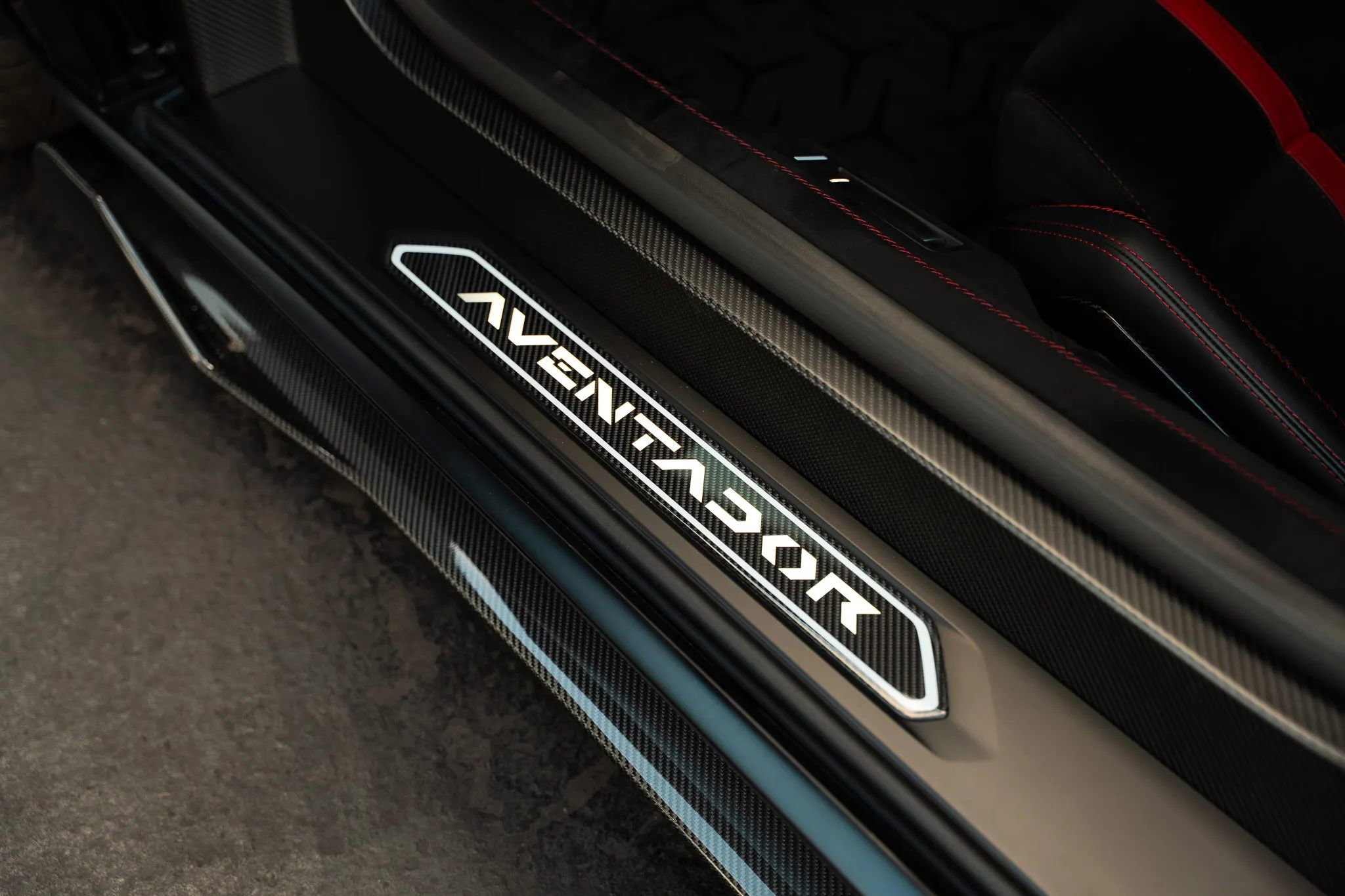 Used 2019 Lamborghini Aventador SVJ AWD/4WD image 44