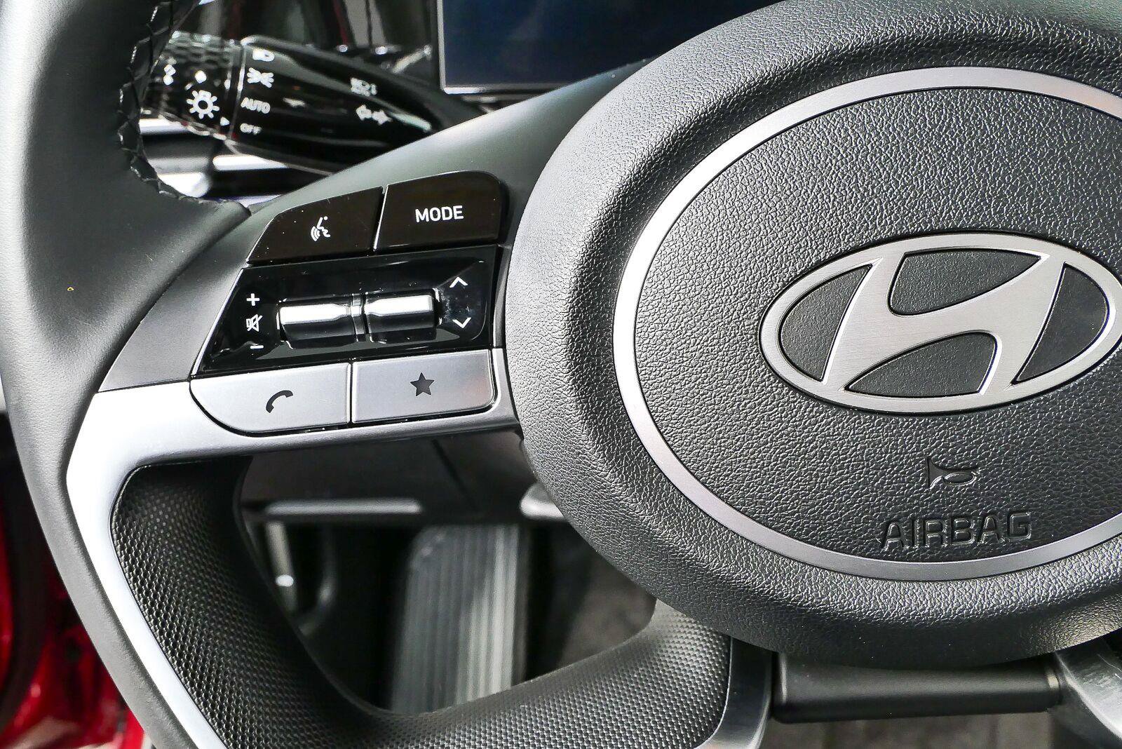 Used 2024 Hyundai Elantra Limited FWD image 11