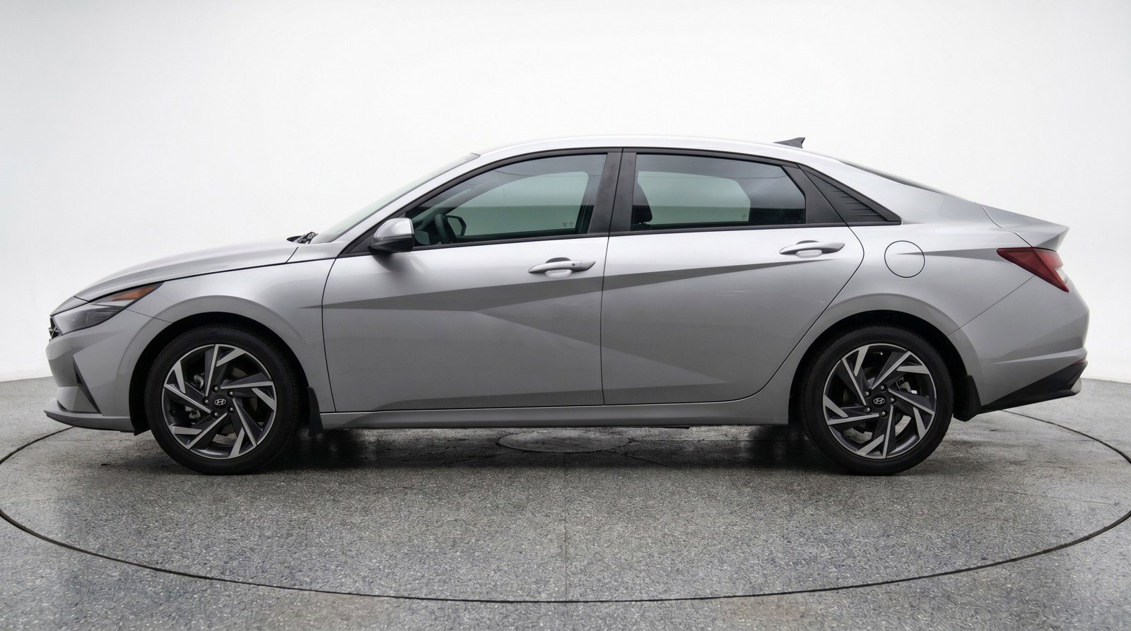 Used 2025 Hyundai Elantra SEL FWD image 5