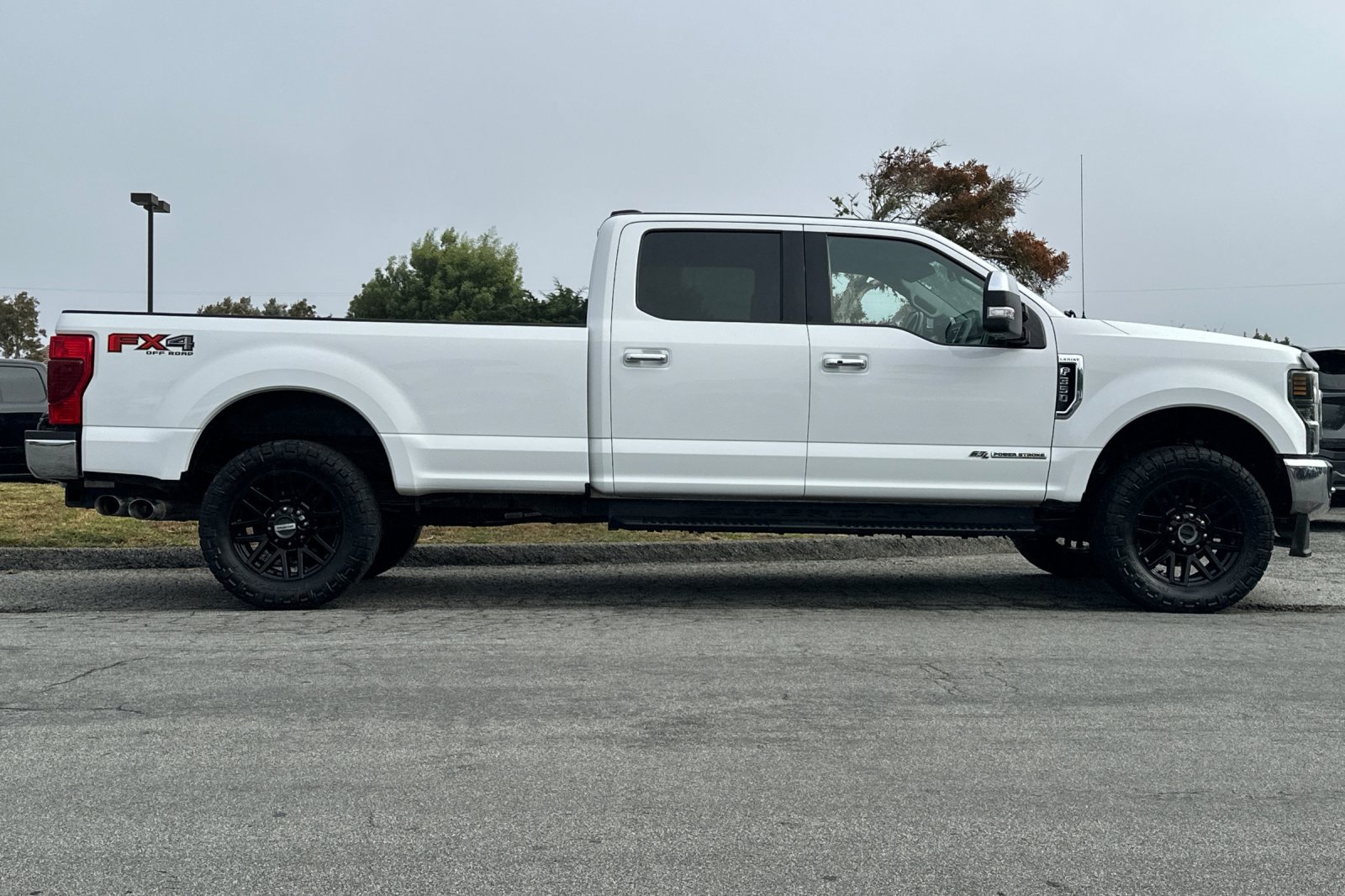 Used 2020 Ford F350 Lariat w/ Lariat Ultimate Package AWD/4WD image 6