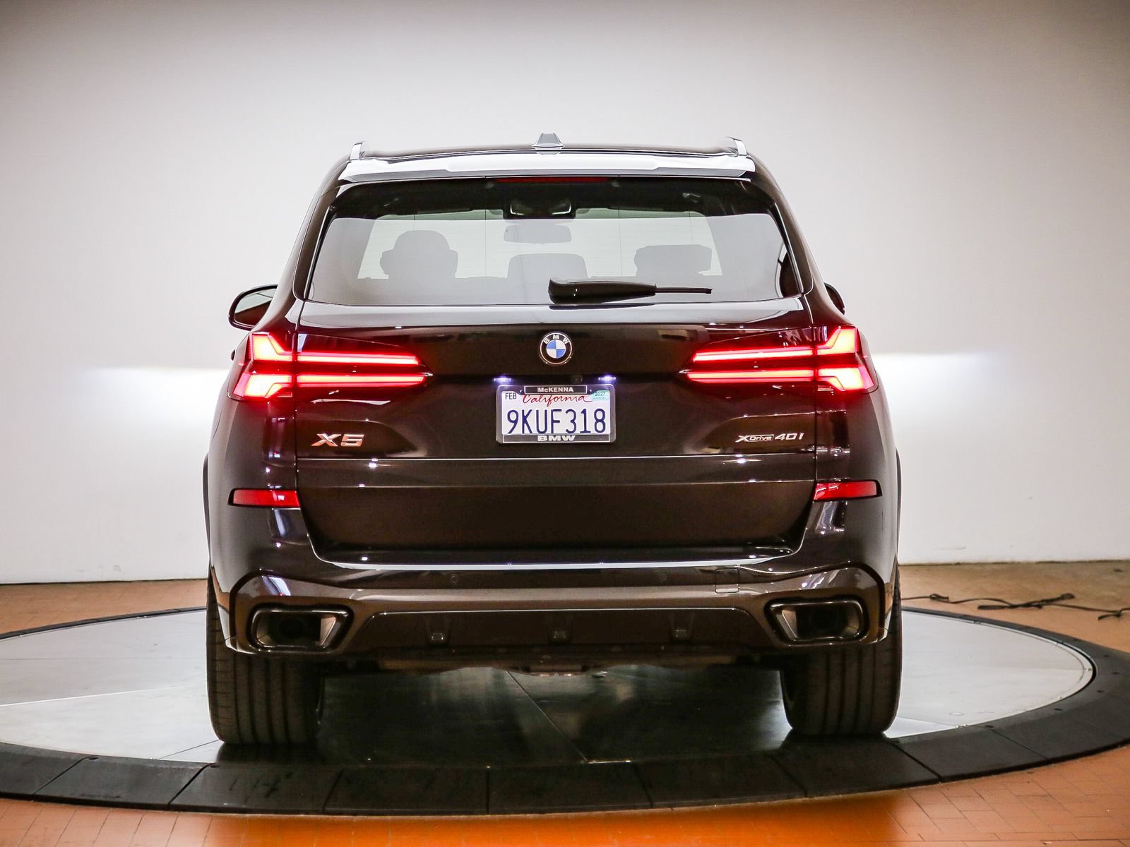 Used 2024 BMW X5 xDrive40i w/ M Sport Package AWD/4WD image 3