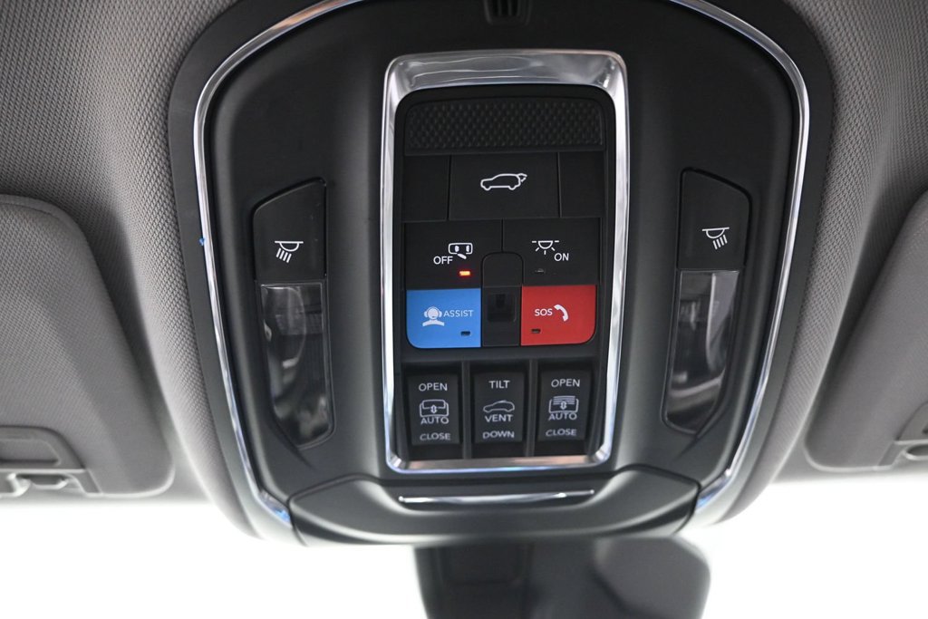 Used 2023 Jeep Grand Cherokee L Limited AWD/4WD image 45