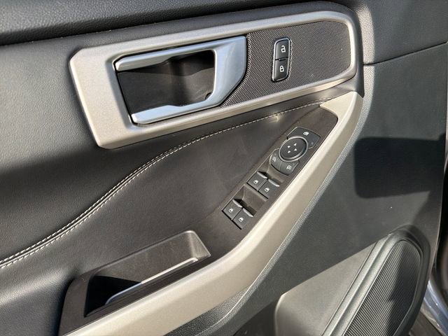 Used 2024 Ford Explorer XLT w/ Equipment Group 202A AWD/4WD image 18