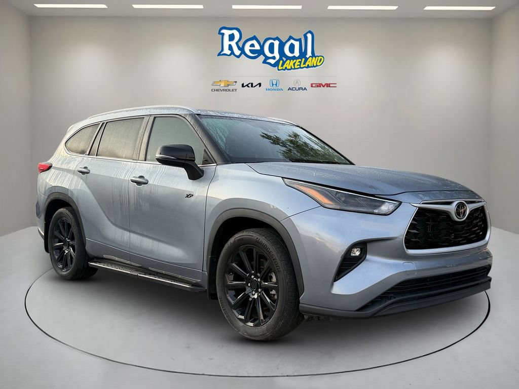 Used 2024 Toyota Highlander XLE FWD video 1