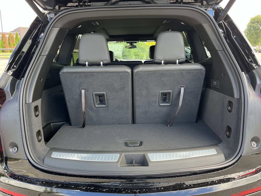 New 2025 Cadillac XT6 Luxury image 11