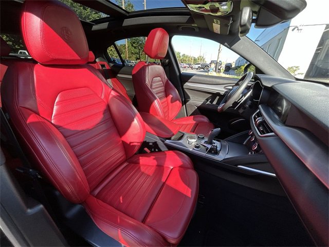 Used 2022 Alfa Romeo Stelvio Veloce image 25