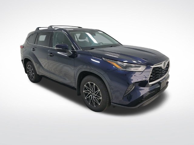 Used 2021 Toyota Highlander L AWD/4WD image 3