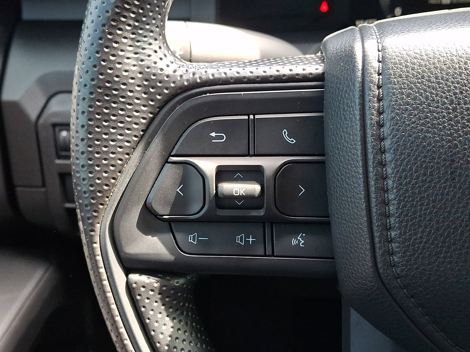 Used 2025 Toyota Tacoma SR w/ SR Upgrade Package image 22