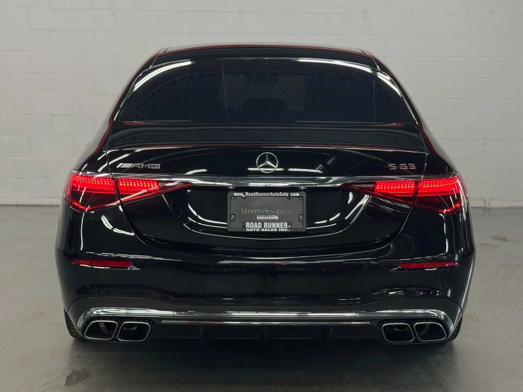 Used 2024 Mercedes-Benz S 63 AMG S w/ Carbon Fiber Exterior Package image 12