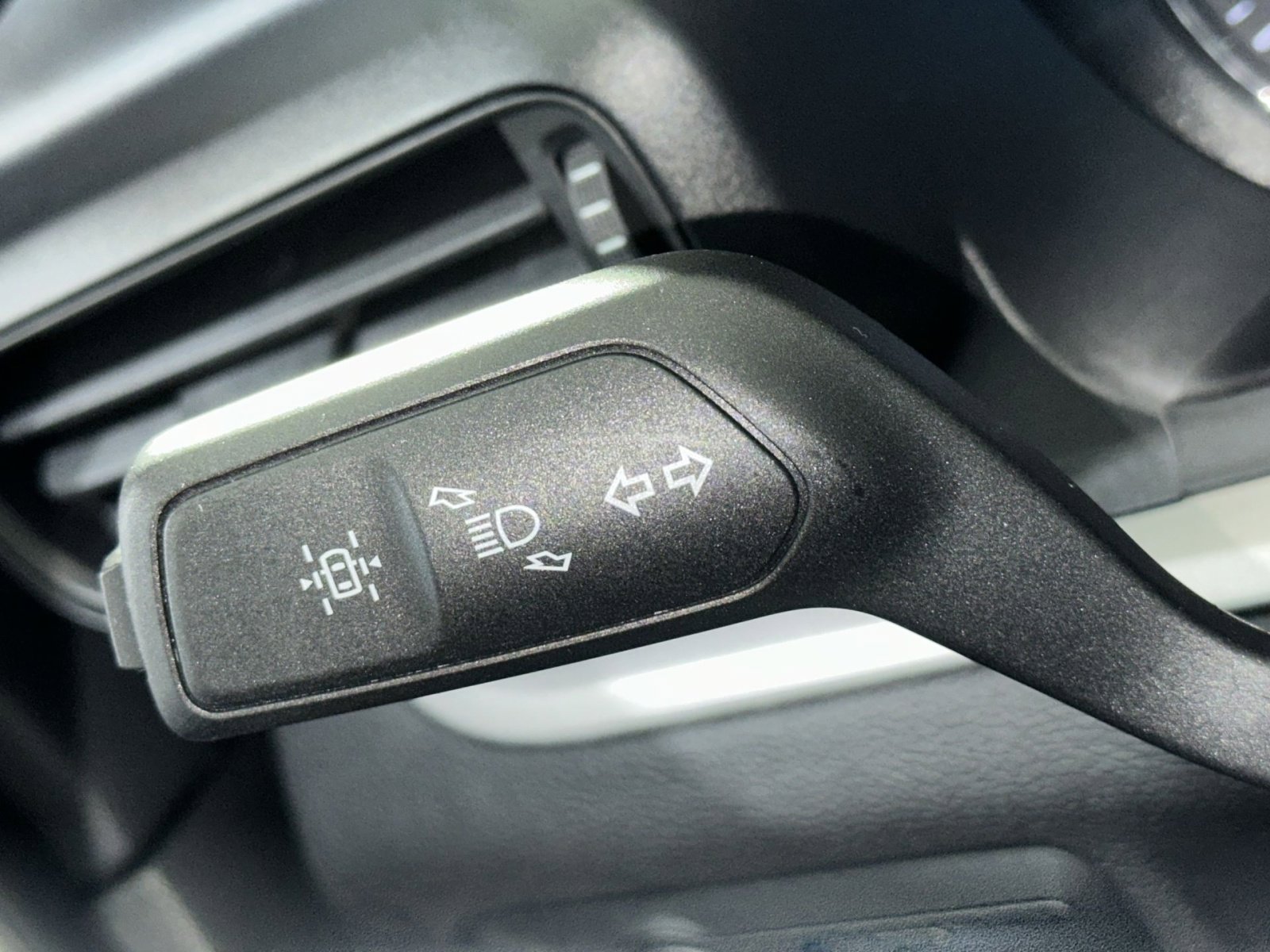 Used 2024 Ford Explorer XLT w/ Class IV Trailer Tow Package image 29