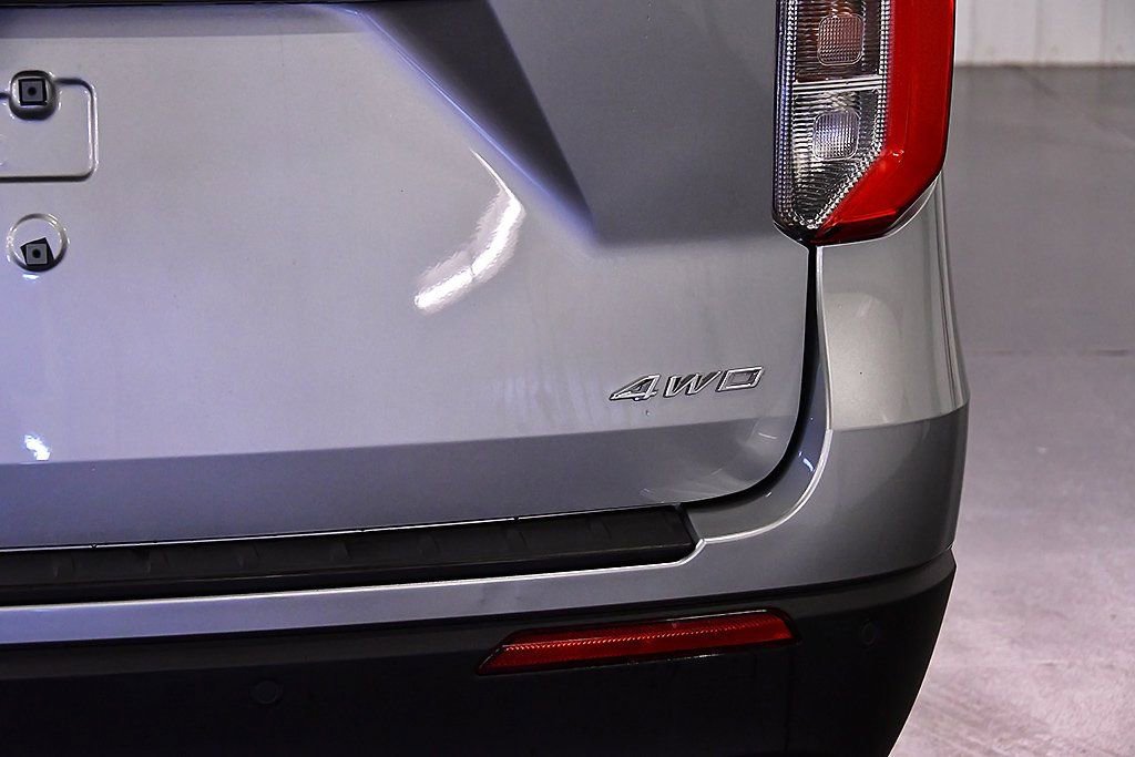 Used 2023 Ford Explorer XLT image 12