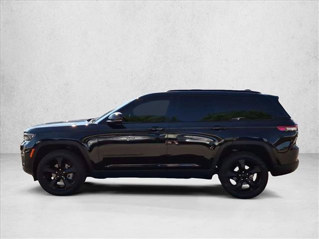 Used 2023 Jeep Grand Cherokee Limited w/ Black Appearance Package AWD/4WD image 9