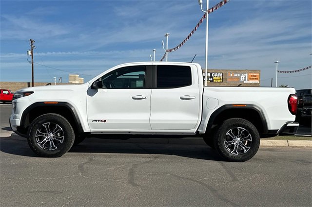 Used 2025 GMC Canyon AT4 image 9