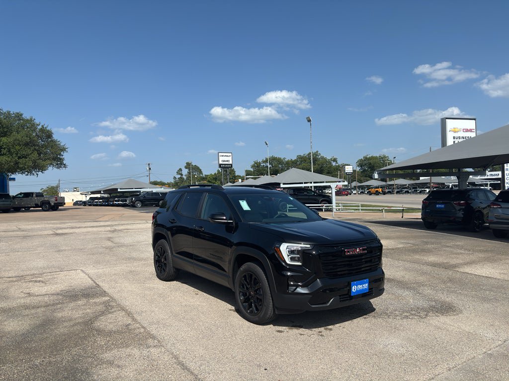 Used 2027 GMC Terrain Elevation w/ Elevation Premium Package FWD image 3