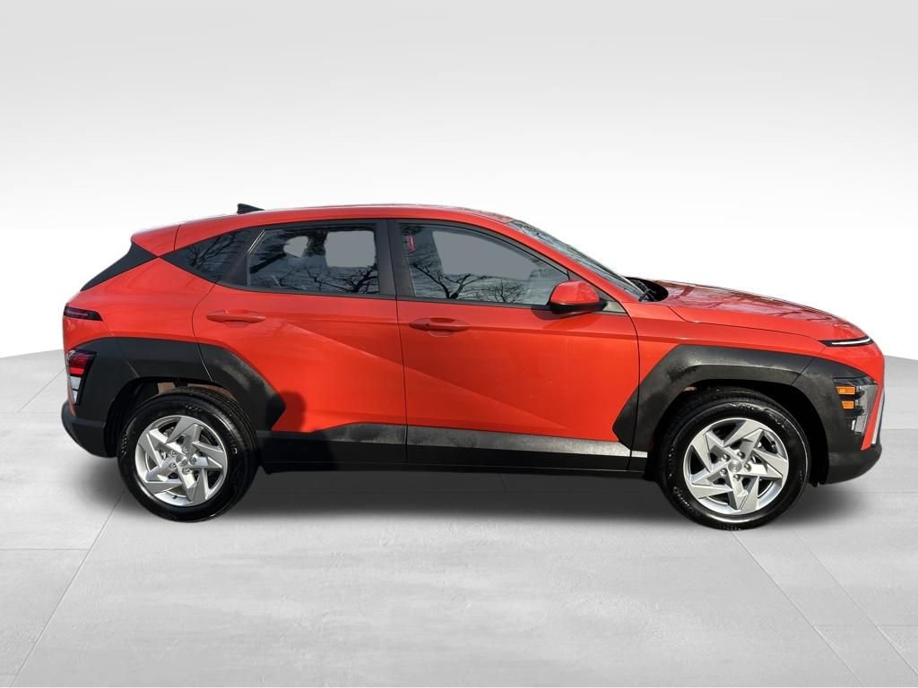 Certified 2025 Hyundai Kona SE image 6