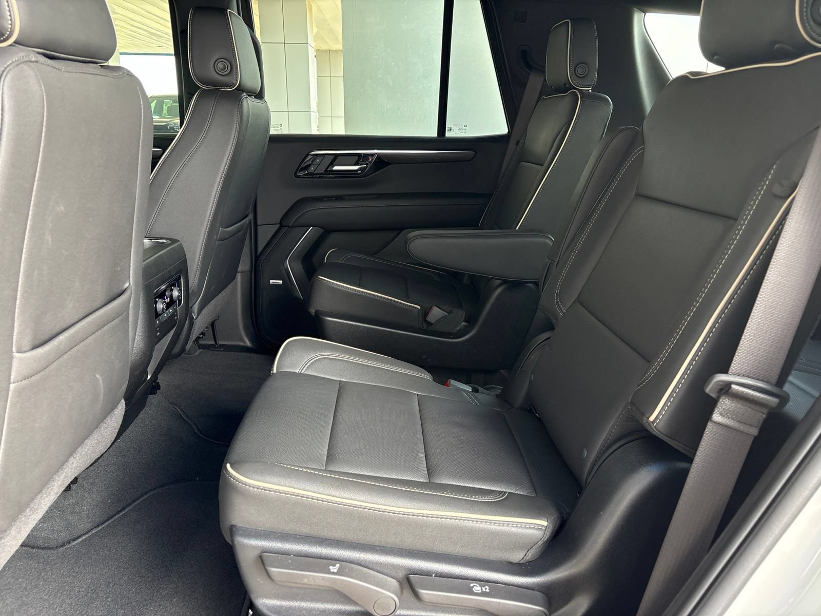 Used 2025 Chevrolet Tahoe Premier AWD/4WD image 16