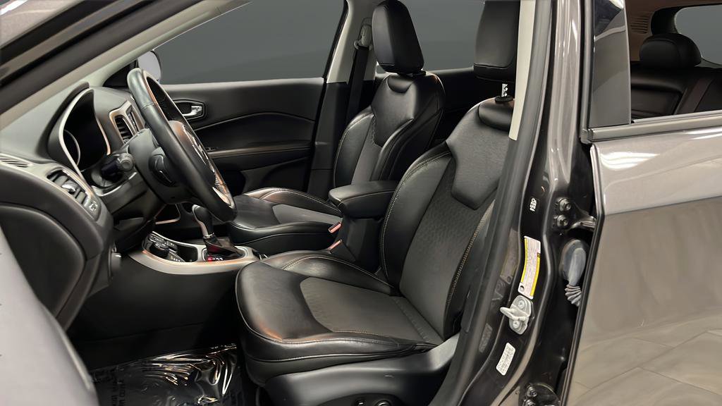 Used 2018 Jeep Compass Latitude w/ Popular Equipment Group AWD/4WD image 9