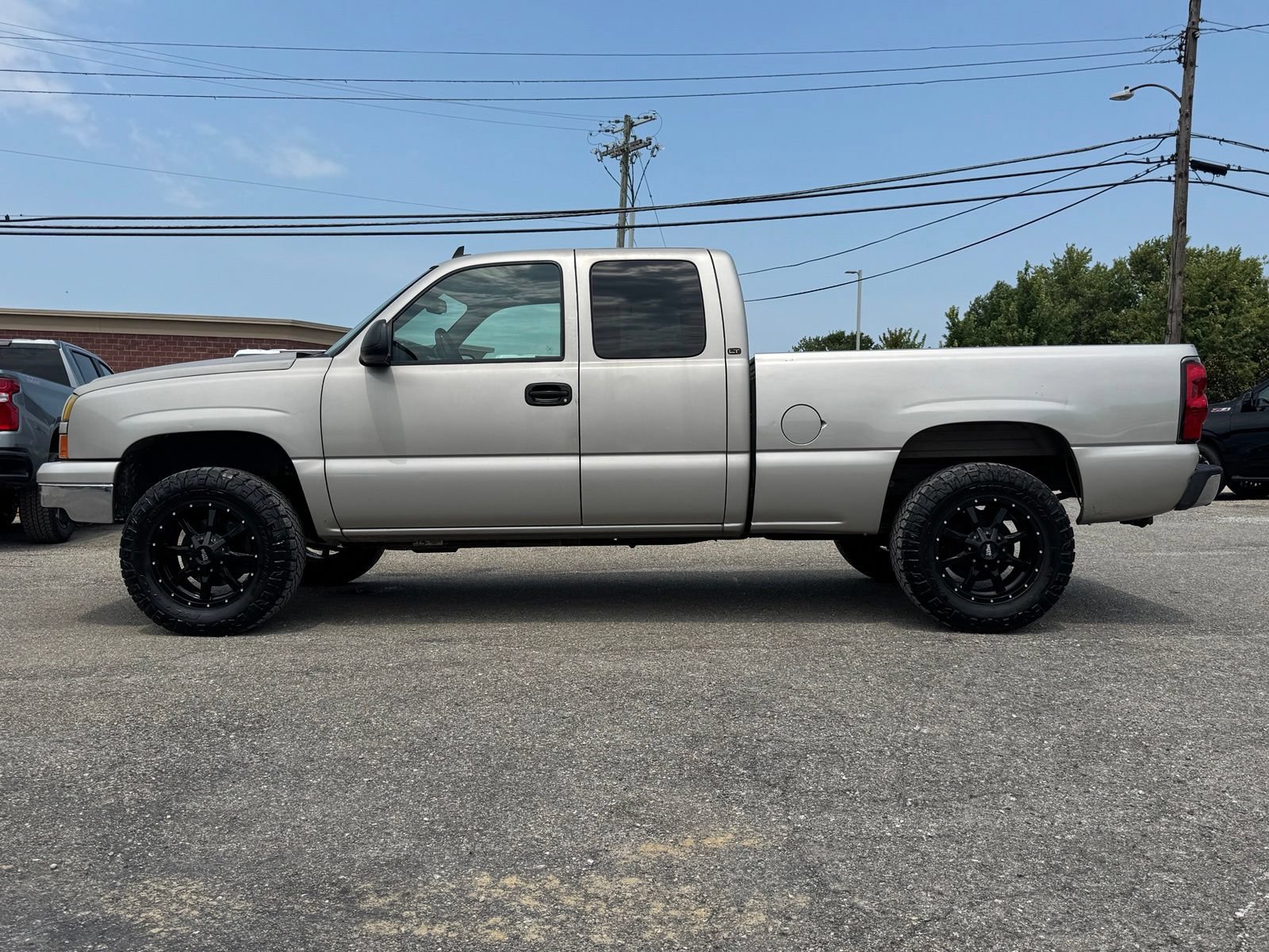 Used 2006 Chevrolet Silverado 1500 LT w/ Onstar Plus Package RWD image 3