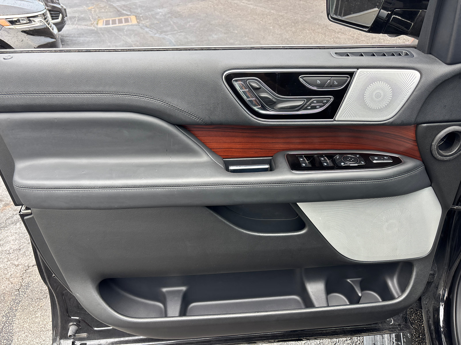 Certified 2023 Lincoln Navigator Reserve AWD/4WD image 11