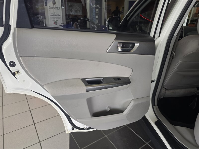 Used 2012 Subaru Forester 2.5X Touring AWD/4WD image 10